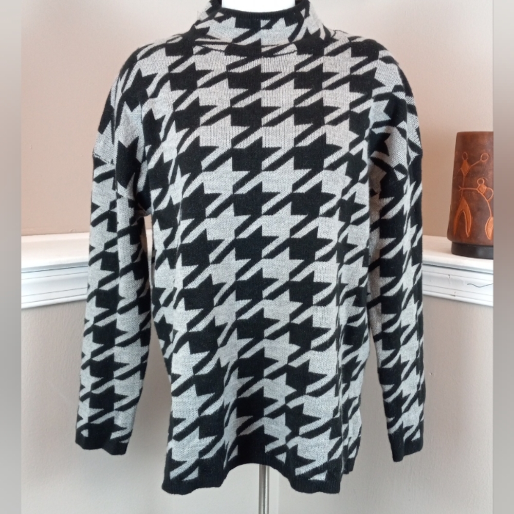 NWOT Philosophy Womens black/grey geometric sweater size large